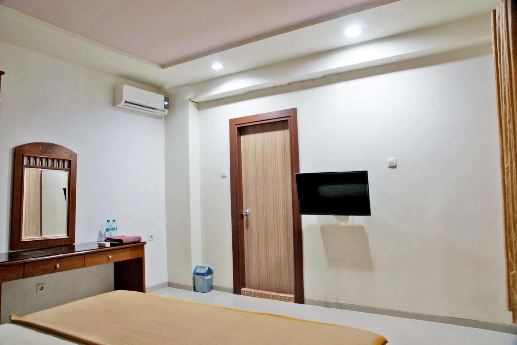 Reddoorz @ Panglima Sudirman Hotel Surabaya Exterior photo