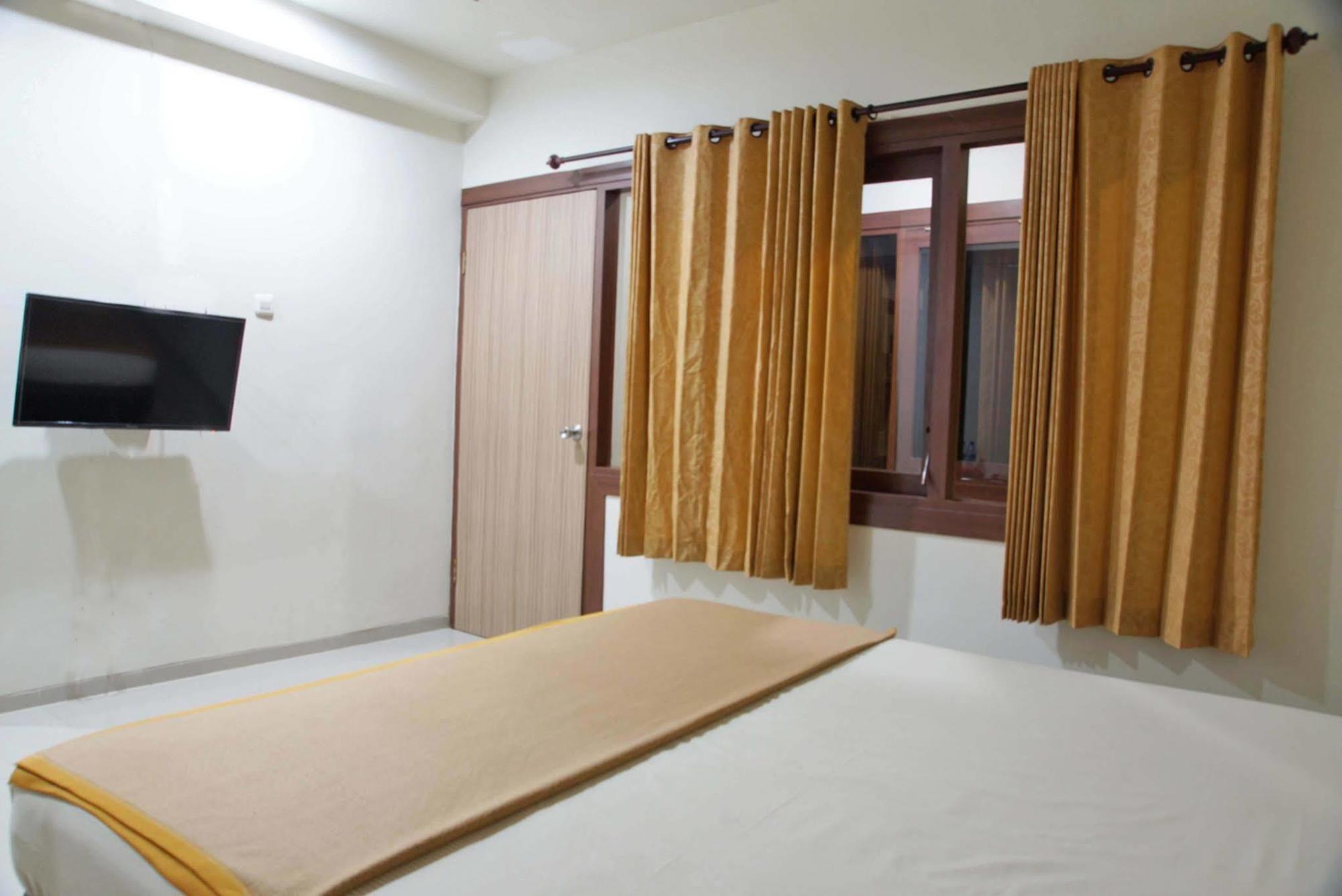 Reddoorz @ Panglima Sudirman Hotel Surabaya Exterior photo