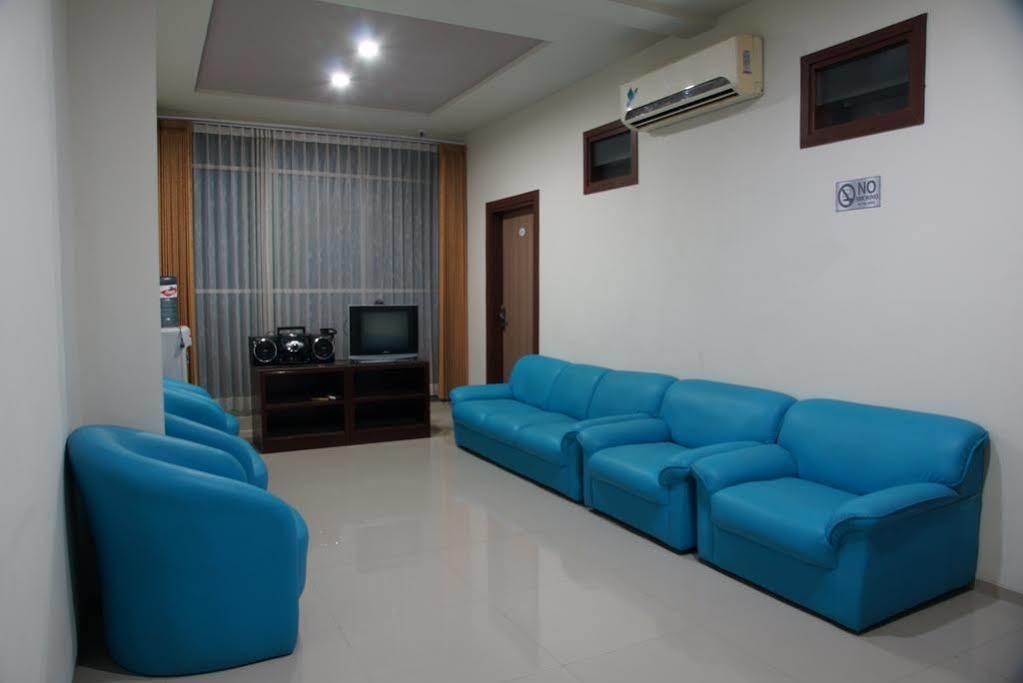 Reddoorz @ Panglima Sudirman Hotel Surabaya Exterior photo