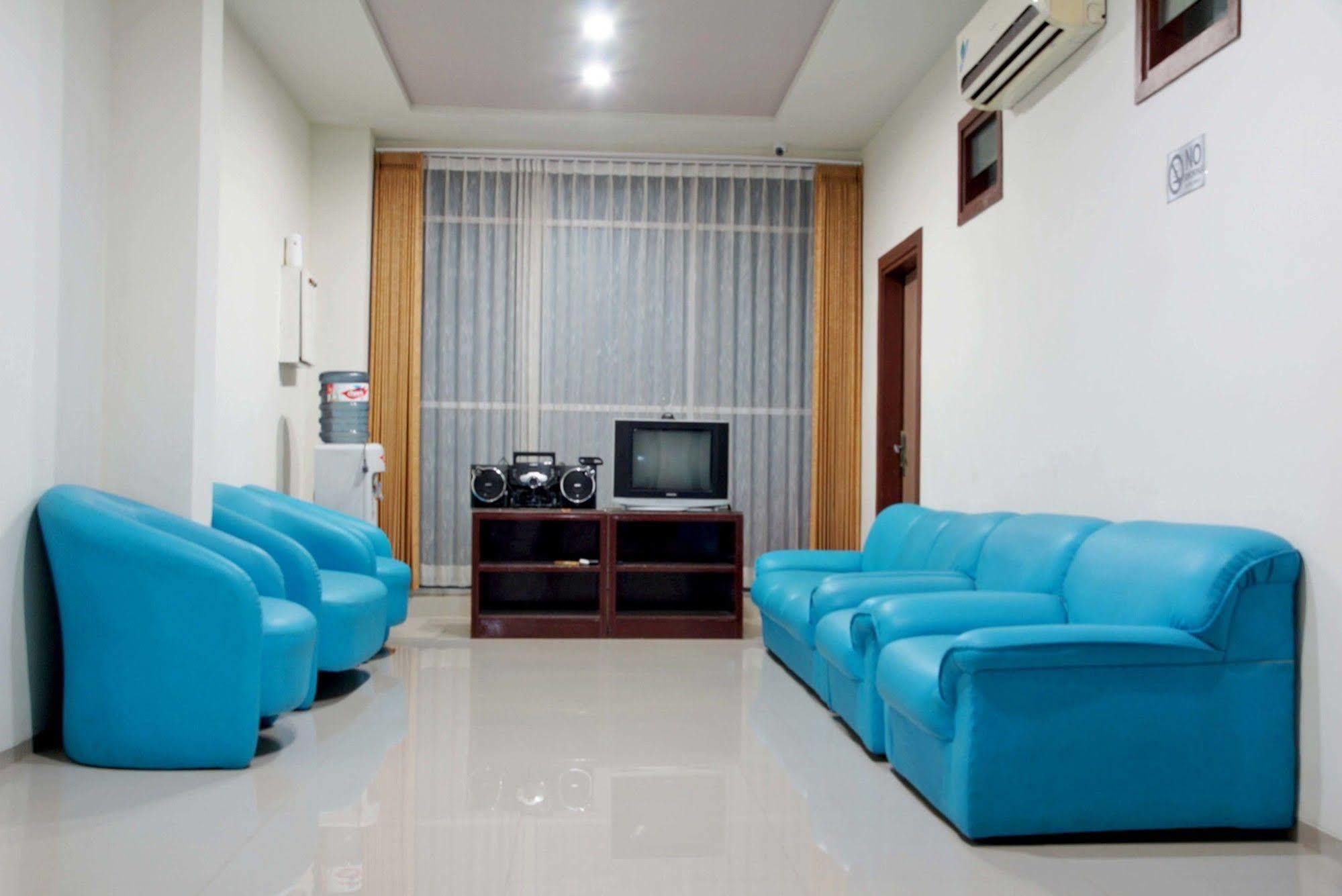 Reddoorz @ Panglima Sudirman Hotel Surabaya Exterior photo