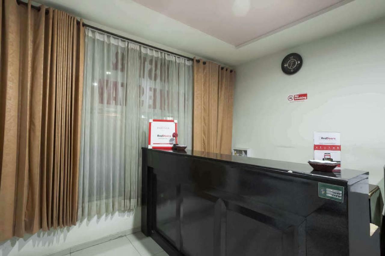 Reddoorz @ Panglima Sudirman Hotel Surabaya Exterior photo